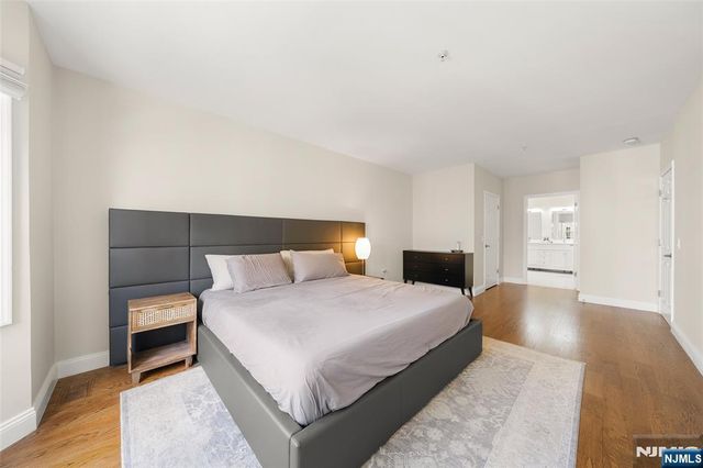250 The Promenade, Edgewater, NJ 07020