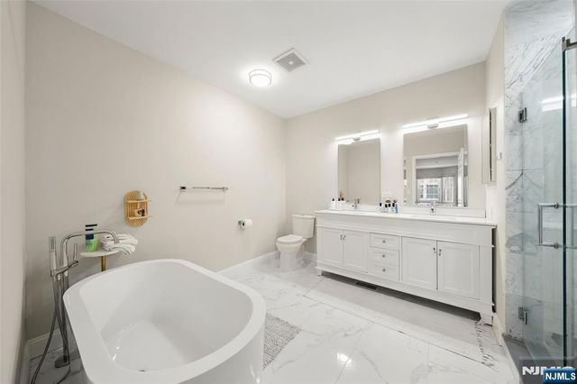 250 The Promenade, Edgewater, NJ 07020