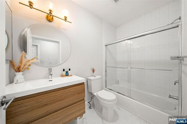 250 The Promenade, Edgewater, NJ 07020