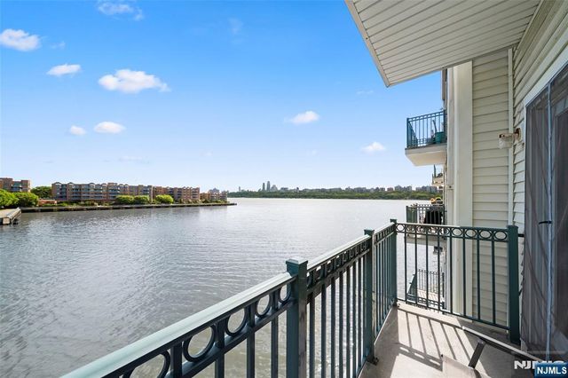 250 The Promenade, Edgewater, NJ 07020