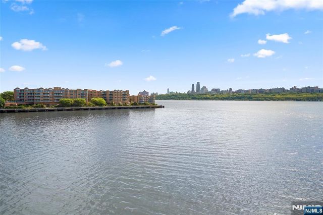 250 The Promenade, Edgewater, NJ 07020