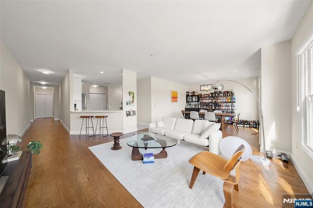 250 The Promenade, Edgewater, NJ 07020