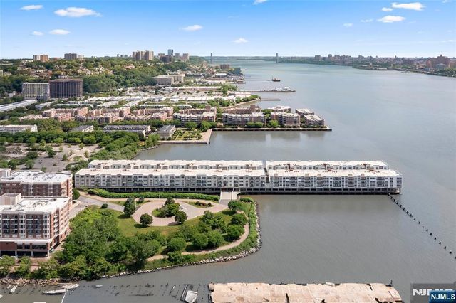 250 The Promenade, Edgewater, NJ 07020