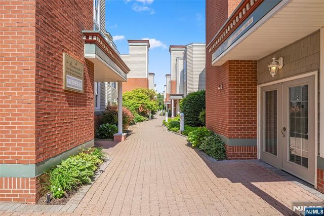 250 The Promenade, Edgewater, NJ 07020