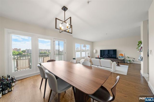 250 The Promenade, Edgewater, NJ 07020