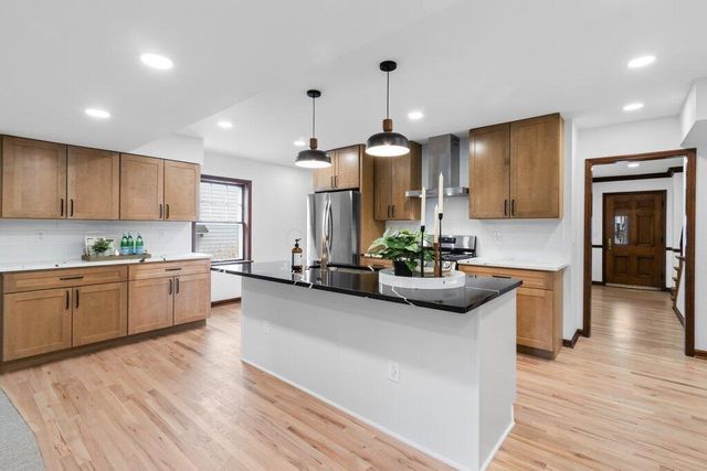 243 E Schreyer Place, Columbus, OH 43214