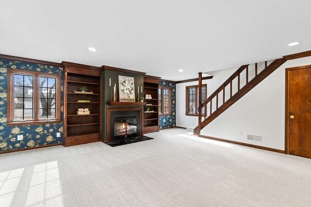 243 E Schreyer Place, Columbus, OH 43214