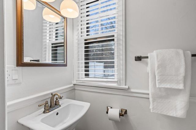 243 E Schreyer Place, Columbus, OH 43214