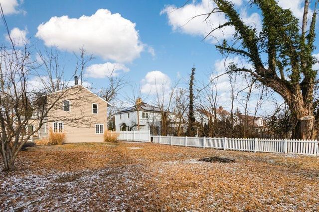 243 E Schreyer Place, Columbus, OH 43214