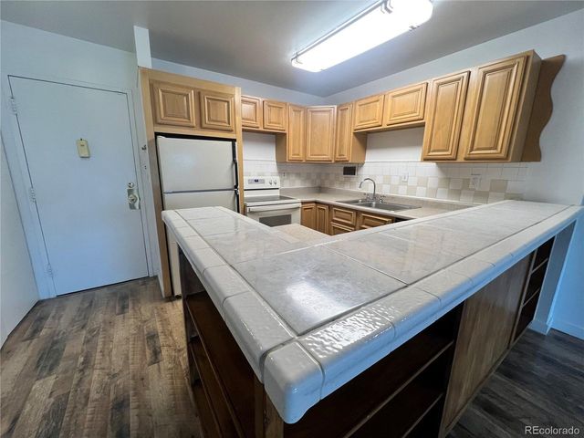 1121 Albion St 702, Denver, CO 80220