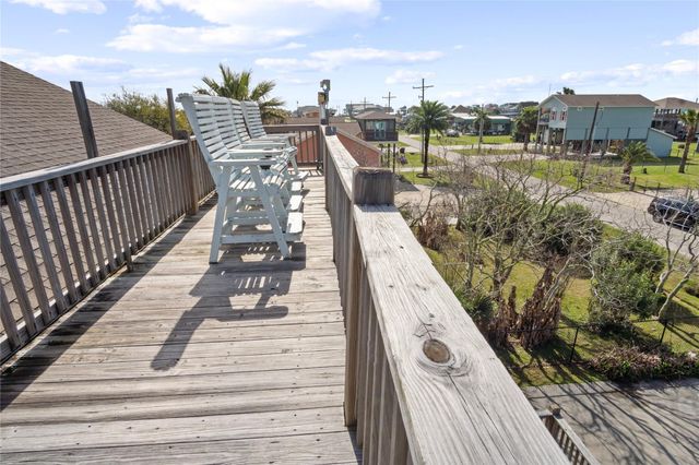 948 Kahla Drive, Crystal Beach, TX 77650