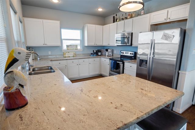 948 Kahla Drive, Crystal Beach, TX 77650