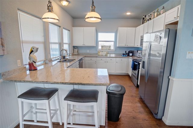 948 Kahla Drive, Crystal Beach, TX 77650