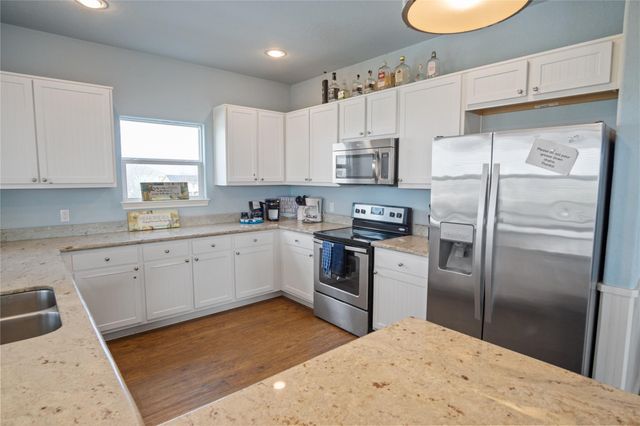 948 Kahla Drive, Crystal Beach, TX 77650