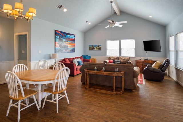 948 Kahla Drive, Crystal Beach, TX 77650