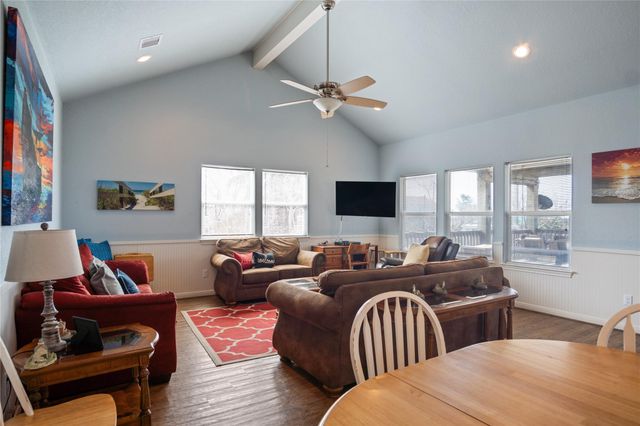 948 Kahla Drive, Crystal Beach, TX 77650