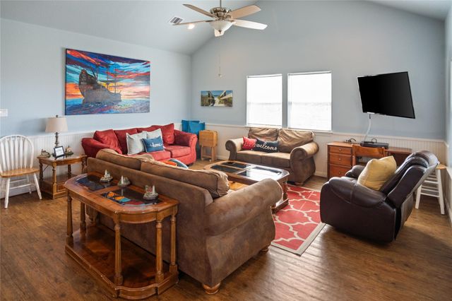 948 Kahla Drive, Crystal Beach, TX 77650