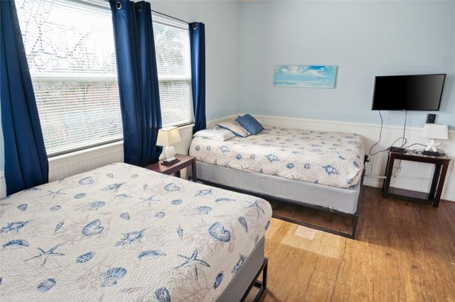 948 Kahla Drive, Crystal Beach, TX 77650