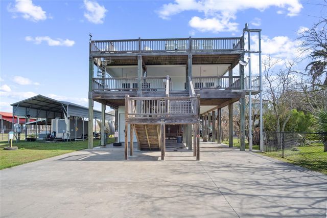 948 Kahla Drive, Crystal Beach, TX 77650