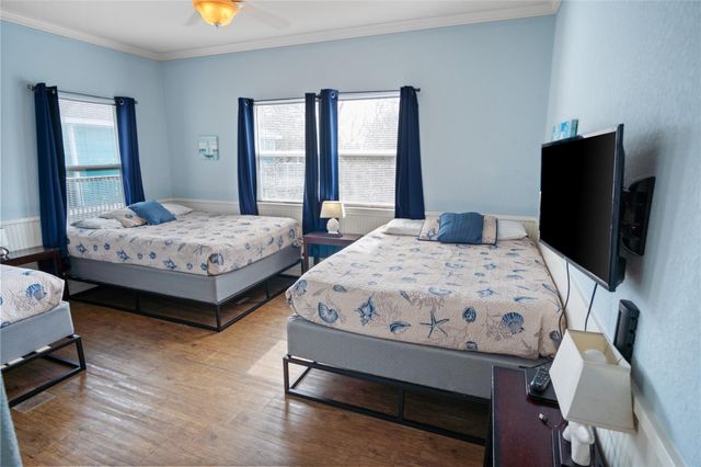 948 Kahla Drive, Crystal Beach, TX 77650