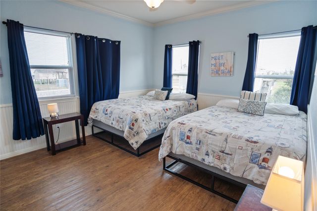 948 Kahla Drive, Crystal Beach, TX 77650