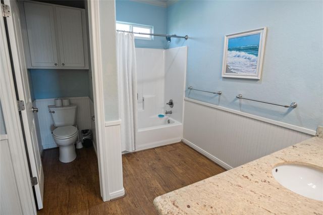 948 Kahla Drive, Crystal Beach, TX 77650