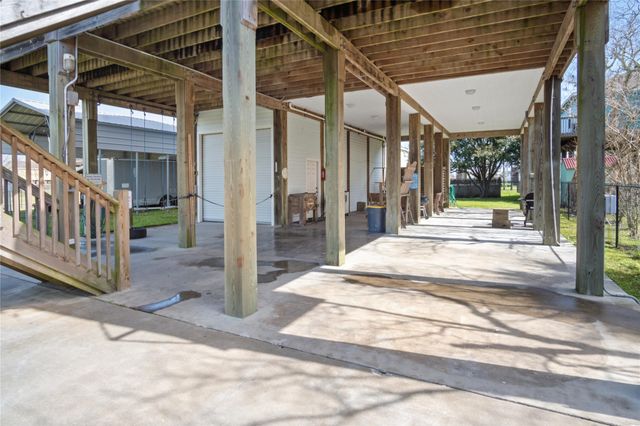 948 Kahla Drive, Crystal Beach, TX 77650