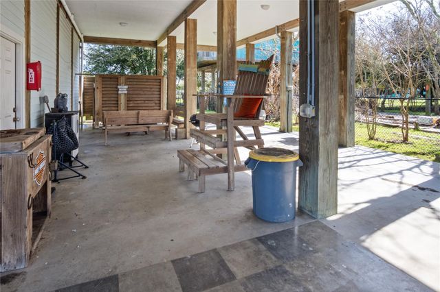 948 Kahla Drive, Crystal Beach, TX 77650