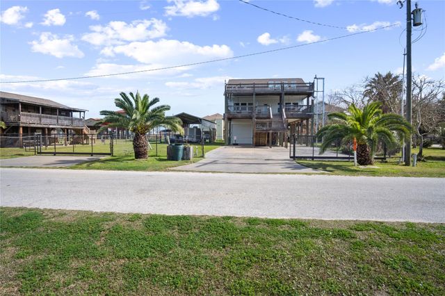948 Kahla Drive, Crystal Beach, TX 77650