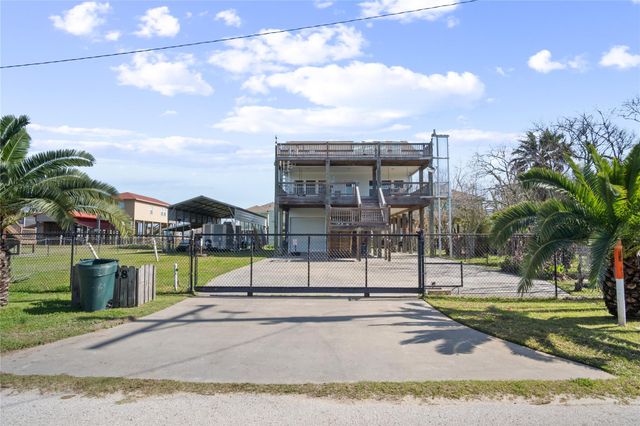 948 Kahla Drive, Crystal Beach, TX 77650