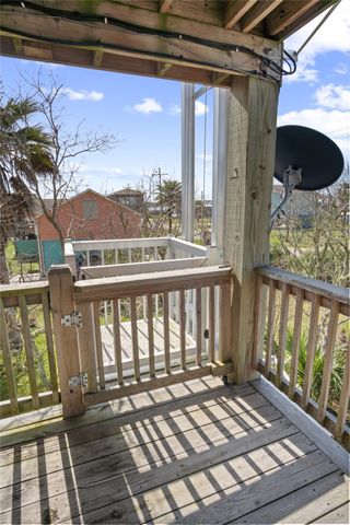 948 Kahla Drive, Crystal Beach, TX 77650