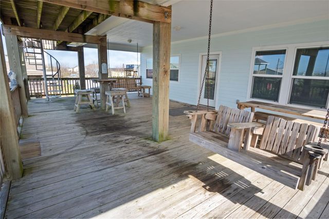 948 Kahla Drive, Crystal Beach, TX 77650