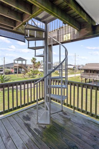 948 Kahla Drive, Crystal Beach, TX 77650