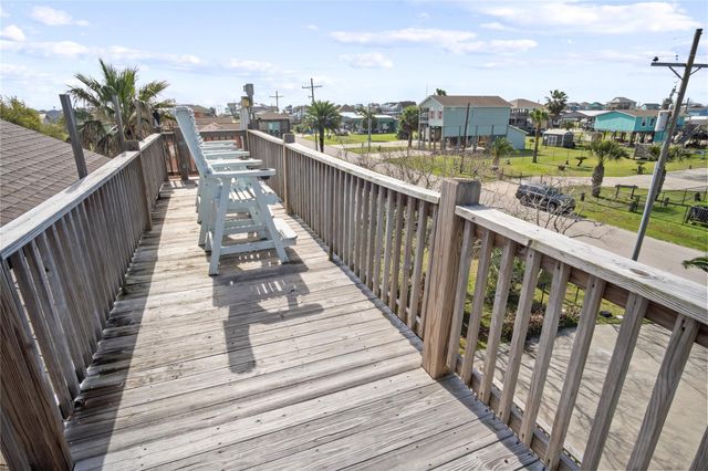 948 Kahla Drive, Crystal Beach, TX 77650