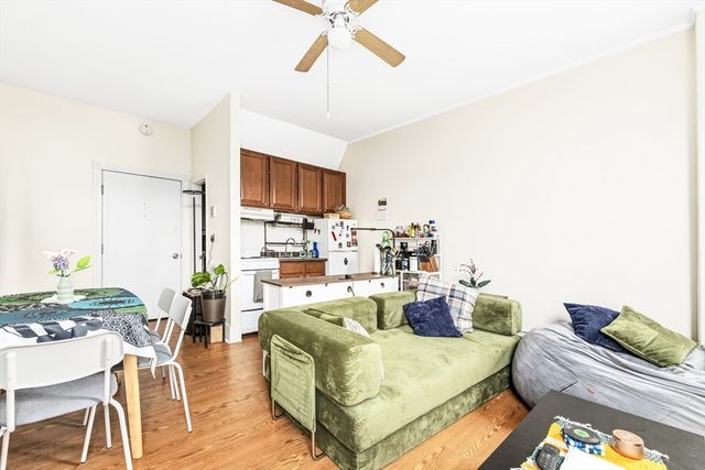 9 Buswell Street 3R, Boston, MA 02215