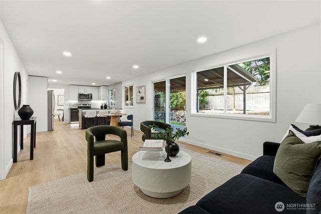 4136 SW 321st ST, Federal Way, WA 98023