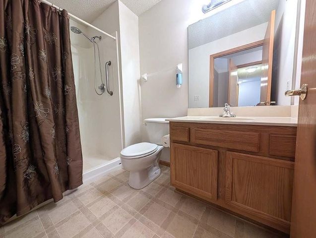 2231 Penn Place 213, North Saint Paul, MN 55109