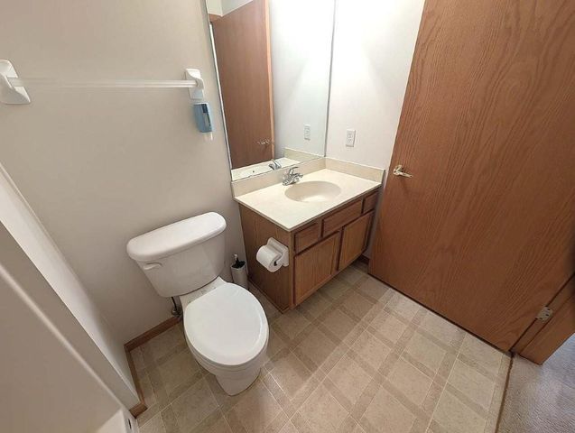 2231 Penn Place 213, North Saint Paul, MN 55109