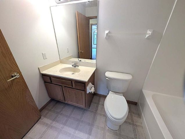 2231 Penn Place 213, North Saint Paul, MN 55109