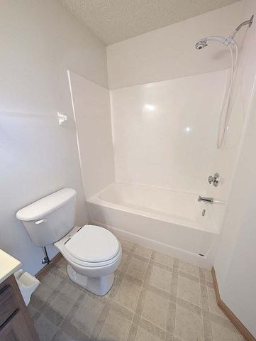 2231 Penn Place 213, North Saint Paul, MN 55109