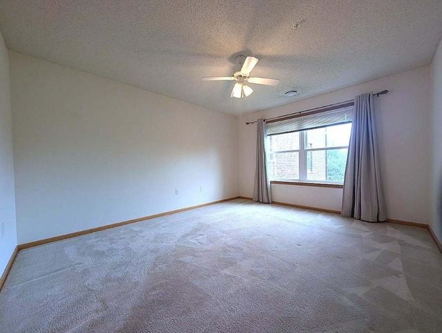 2231 Penn Place 213, North Saint Paul, MN 55109