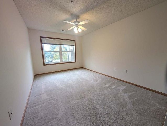 2231 Penn Place 213, North Saint Paul, MN 55109