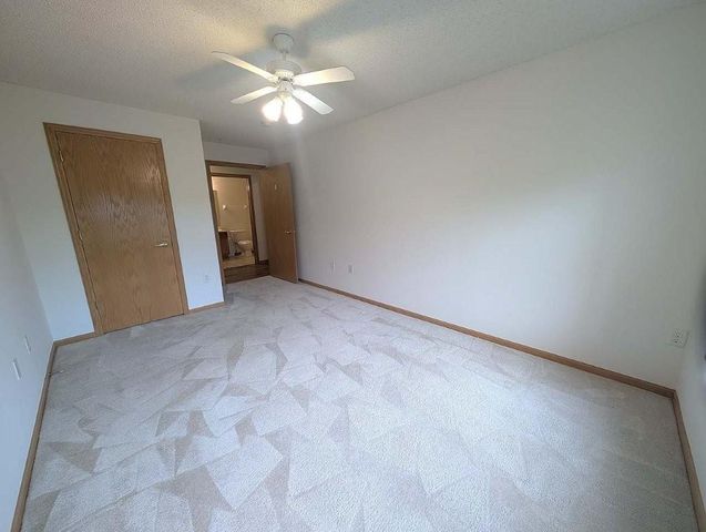 2231 Penn Place 213, North Saint Paul, MN 55109