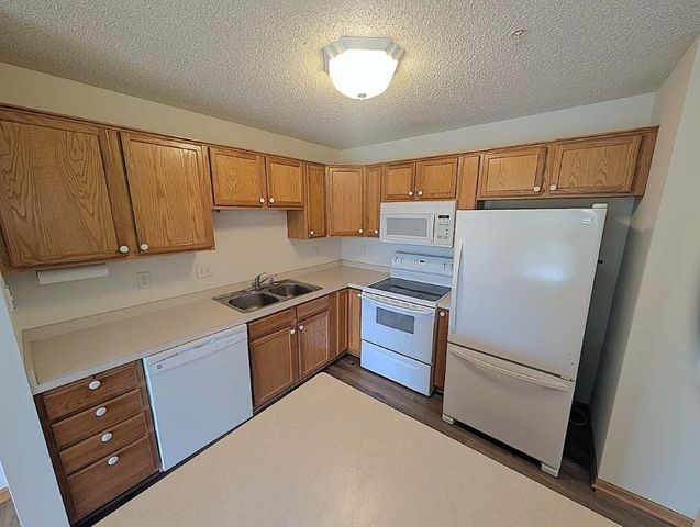 2231 Penn Place 213, North Saint Paul, MN 55109