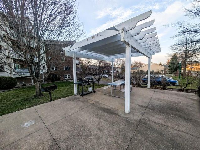 2231 Penn Place 213, North Saint Paul, MN 55109