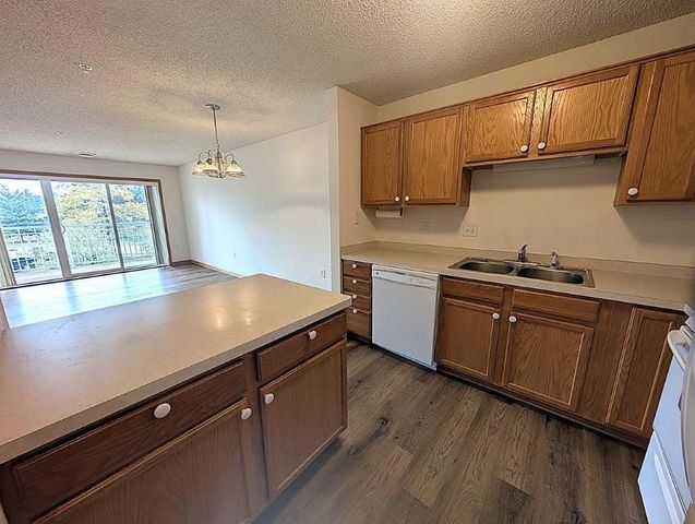 2231 Penn Place 213, North Saint Paul, MN 55109