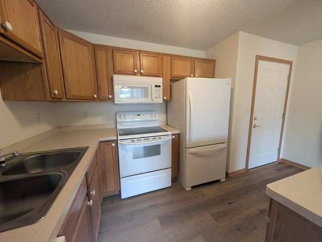 2231 Penn Place 213, North Saint Paul, MN 55109
