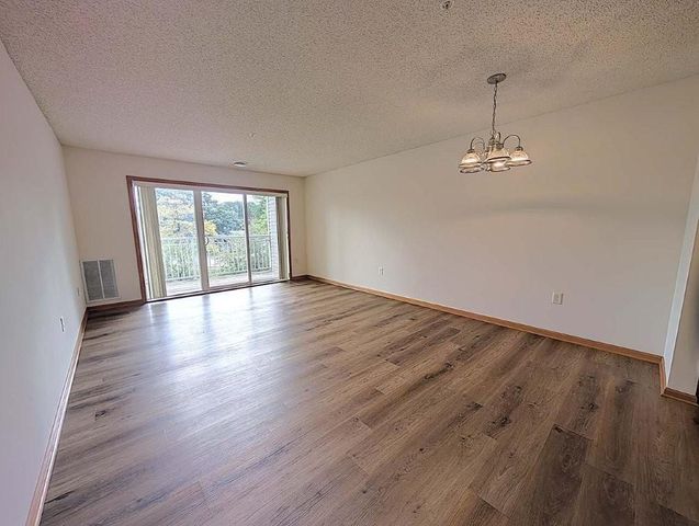 2231 Penn Place 213, North Saint Paul, MN 55109