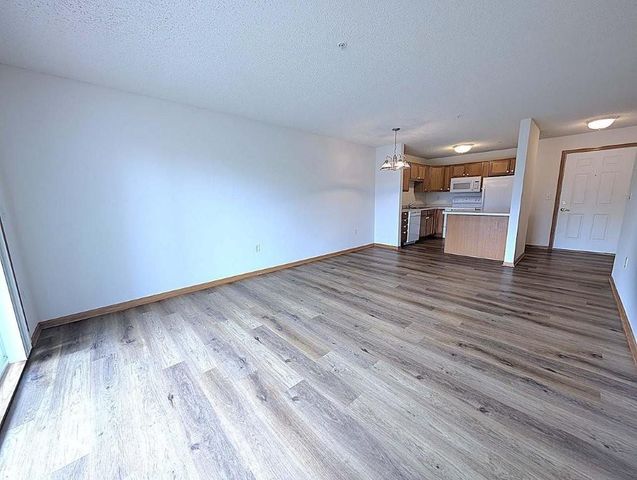2231 Penn Place 213, North Saint Paul, MN 55109