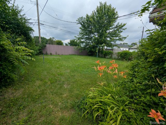23911 METHUEN Avenue, Warren, MI 48091